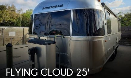2020 Airstream Airstream Flying Cloud 25FB Twin