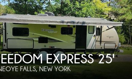 2017 Coachmen Freedom Express 257bhs