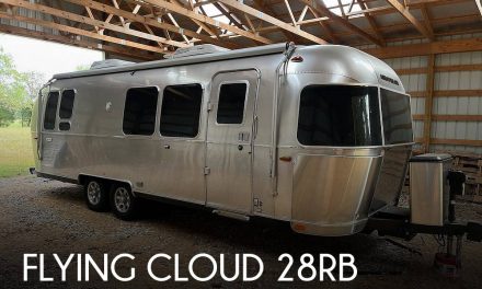 2020 Airstream Flying Cloud 28RB Queen