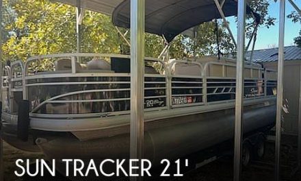 2020 Sun Tracker Party Barge DLX