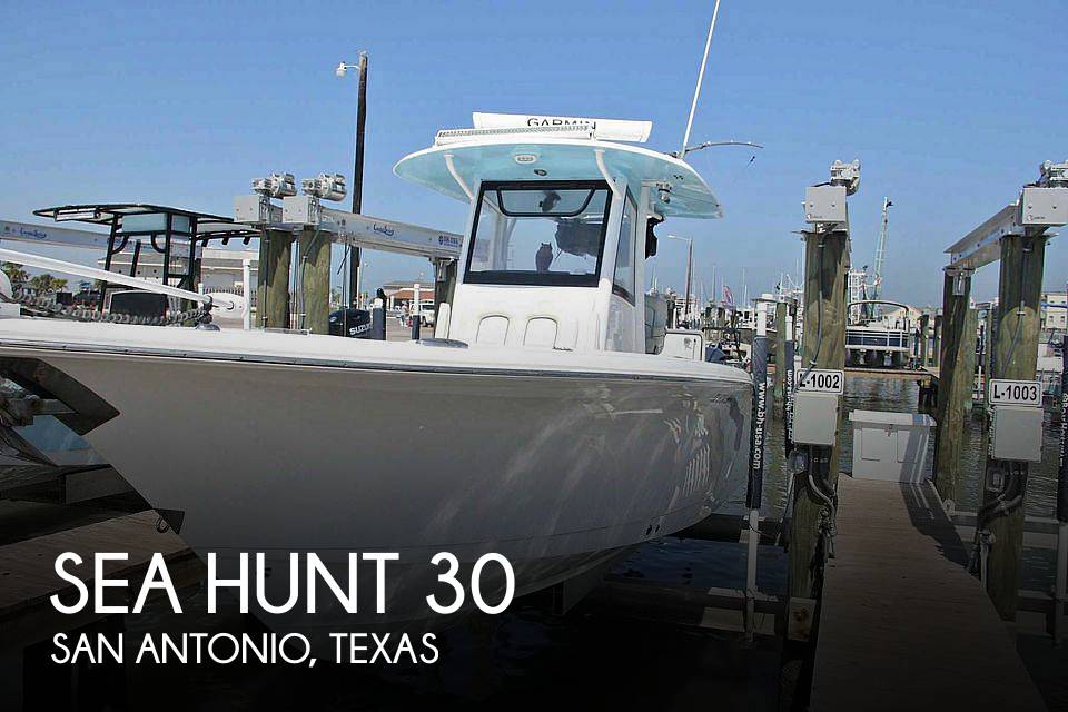 2019 Sea Hunt Gamefish 30 CC “COFFIN BOX”