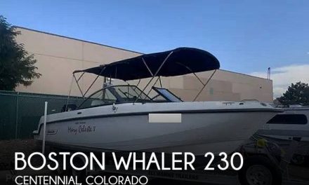 2013 Boston Whaler Vantage 230