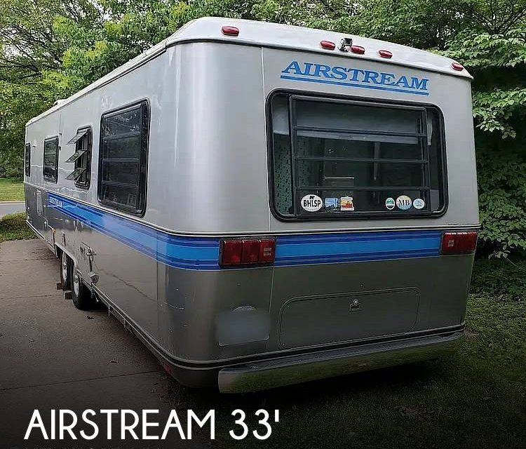 1989 Airstream Airstream Land Yacht 33′