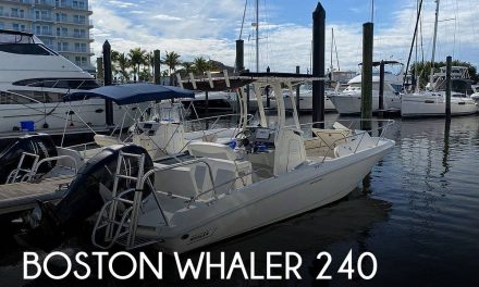 2015 Boston Whaler 240 Dauntless
