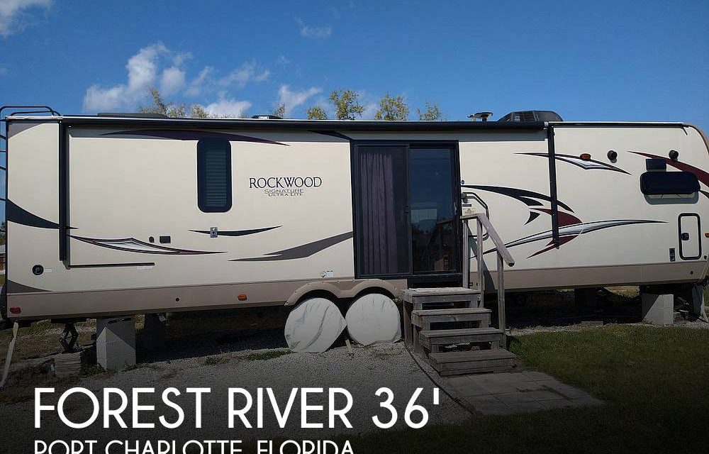2018 Forest River Forest River Rockwood Signature Ultra Lite 8335 BSS