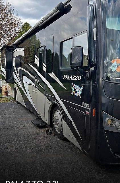 2018 Thor Motor Coach Palazzo Palazzo 33.2