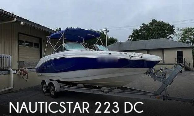 2015 NauticStar 223 DC