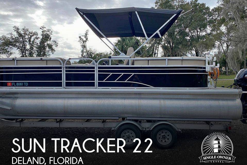 2022 Sun Tracker Party Barge 22 dlx