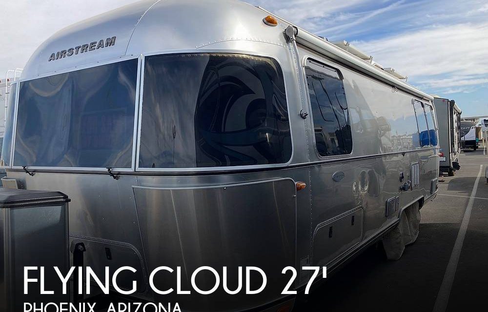 2016 Airstream Flying Cloud 27FB Twin