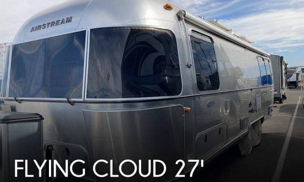 2016 Airstream Flying Cloud 27FB Twin