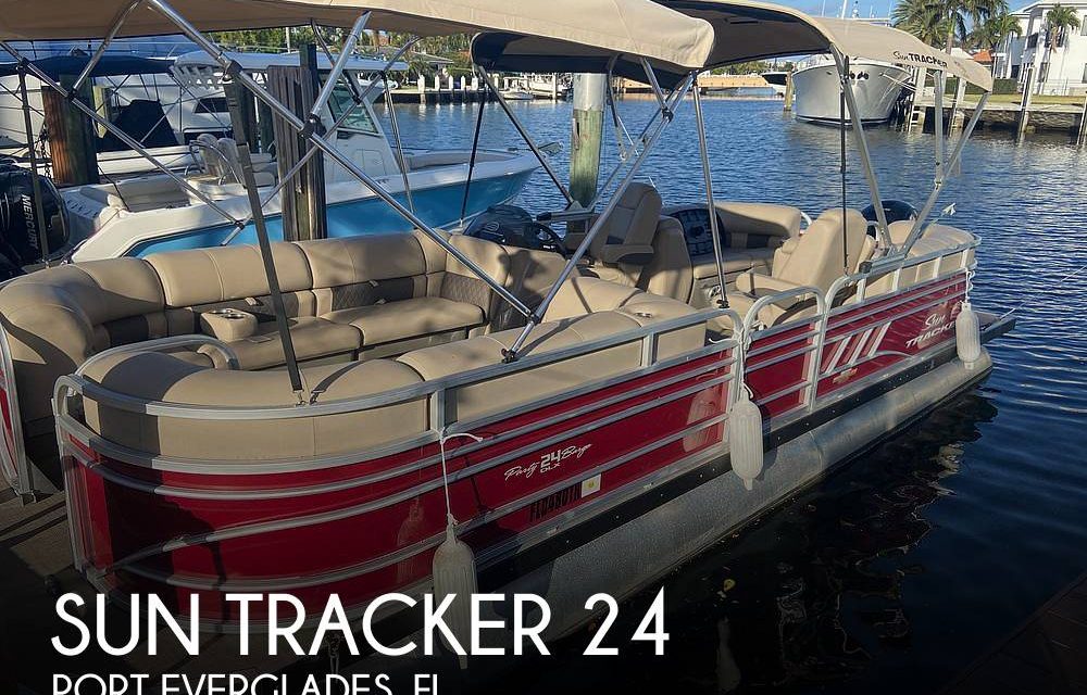 2023 Sun Tracker Party Barge 24DLX